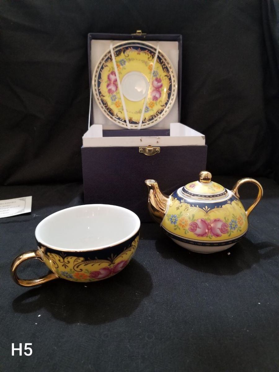 Porcelain Tea For One Set H5 SOLD