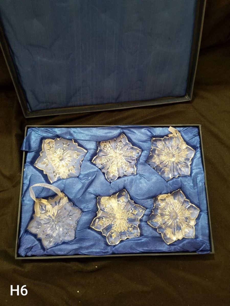 Crystal Snowflake Pendant H6 SOLD